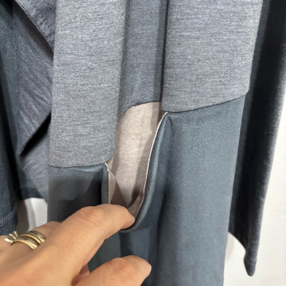 Elegant Charcoal Women's Cardigan - Picture 2 of 6